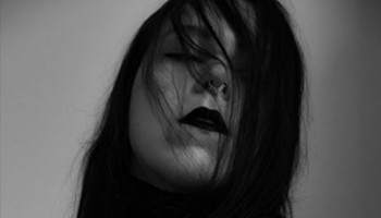 Portrait einer Tätowiererin: Die Tinte von Mizu