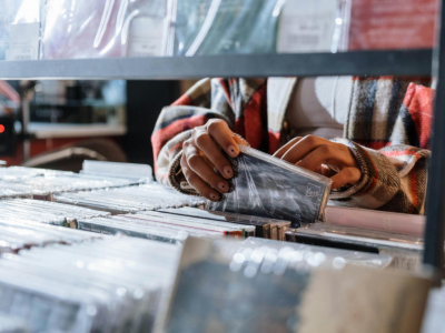 Die CD im Jahr 2024: Warum Künstler immer noch auf dieses klassische Format setz